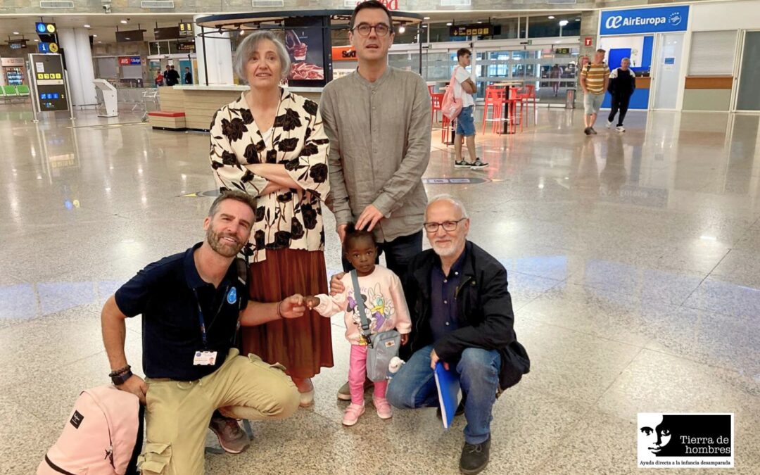 Regresa a Togo la pequeña Ritale tras superar una grave cardiopatía en el Hospital Materno Infantil Teresa Herrera de A Coruña