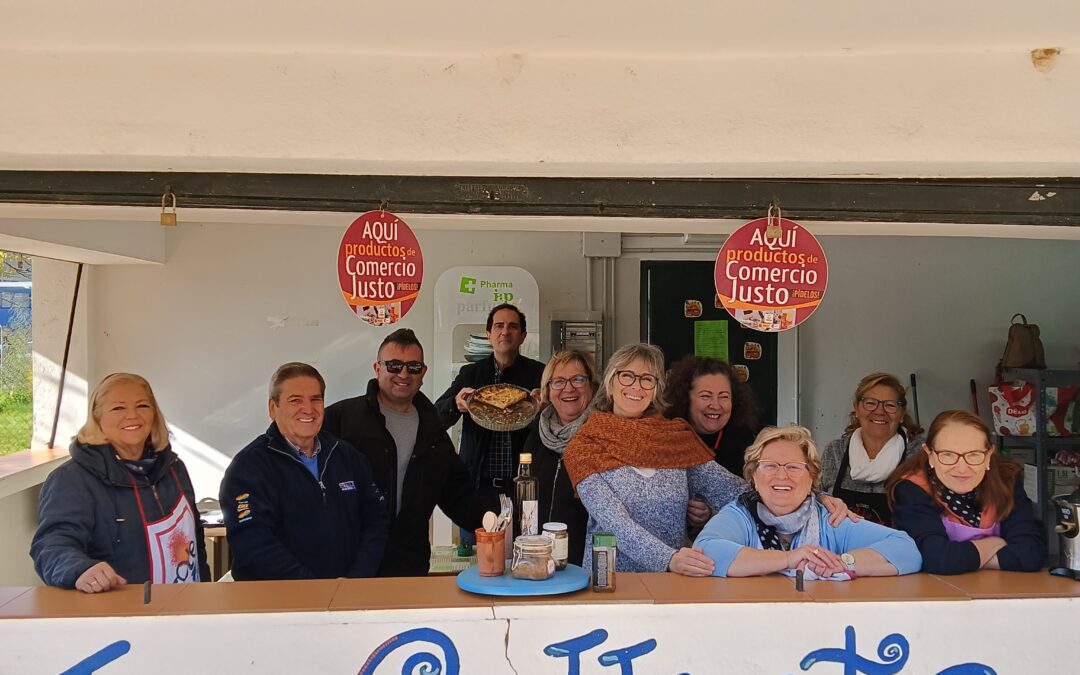 El calor solidario vence al frío en el Kiosko de los Gallipatos