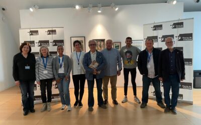 Éxito de asistencia en la inauguración de la V Exposición Colectiva «Unha viaxe solidaria e creativa á vida» en A Coruña